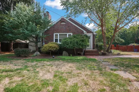 7 Lake Ave, Helmetta, NJ 08828