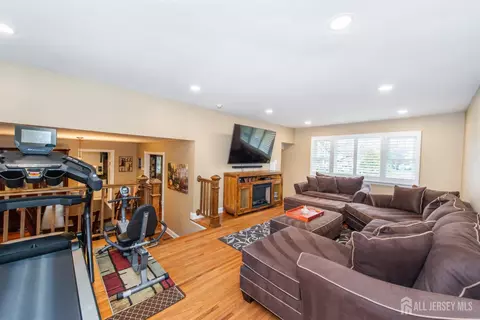 Living - 5 Wells Pl, Middlesex, NJ 08846 photo 2 of 3