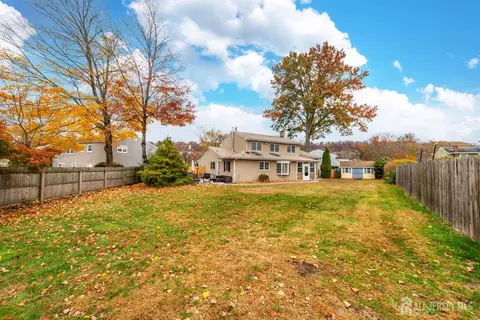 Exterior - 5 Wells Pl, Middlesex, NJ 08846 photo 2 of 6