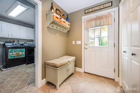 Entry Way - 5 Wells Pl, Middlesex, NJ 08846 photo 1 of 3