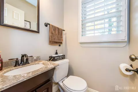 Entry Way - 5 Wells Pl, Middlesex, NJ 08846 photo 2 of 3