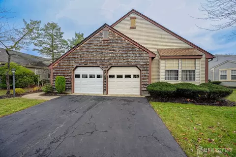 13 Benjamin Franklin Dr, Monroe, NJ 08831