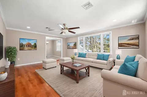 137 N Plymouth Ln, Monroe, NJ 08831