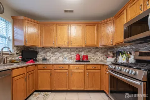 Kitchen - 2008 Ridgeview Ct, Parlin, NJ 08859 photo 2 of 2