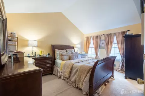 Bedroom - 2008 Ridgeview Ct, Parlin, NJ 08859 photo 4 of 4