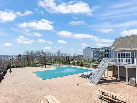 Exterior - 2008 Ridgeview Ct, Parlin, NJ 08859 photo 4 of 5