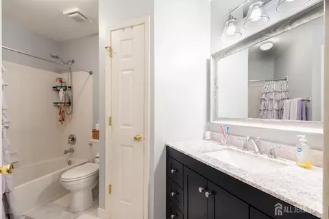 Bath - 2008 Ridgeview Ct, Parlin, NJ 08859 photo 3 of 4