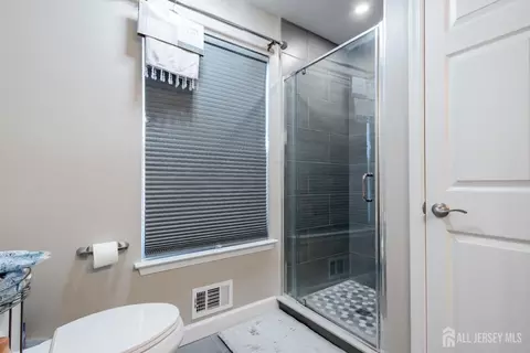 Entry Way - 2008 Ridgeview Ct, Parlin, NJ 08859 photo 2 of 2