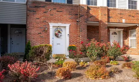 Exterior - 2008 Ridgeview Ct, Parlin, NJ 08859 photo 3 of 5