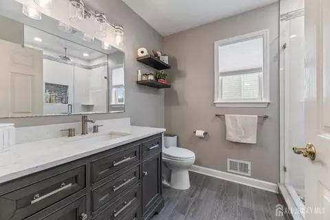 Bath - 5 Sutton Pl, Helmetta, NJ 08828 photo 4 of 4