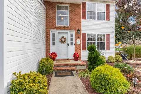 Entry Way - 5 Sutton Pl, Helmetta, NJ 08828 photo 1 of 5