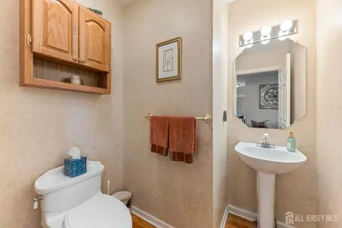 Bath - 5 Sutton Pl, Helmetta, NJ 08828 photo 1 of 4