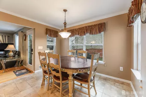 Dining - 5 Sutton Pl, Helmetta, NJ 08828 photo 3 of 3