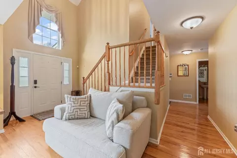 Entry Way - 5 Sutton Pl, Helmetta, NJ 08828 photo 2 of 5