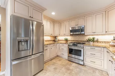 Kitchen - 5 Sutton Pl, Helmetta, NJ 08828 photo 2 of 3