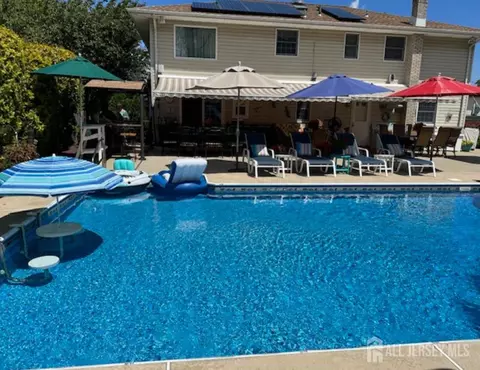 902 10th St, Keyport, NJ 07735