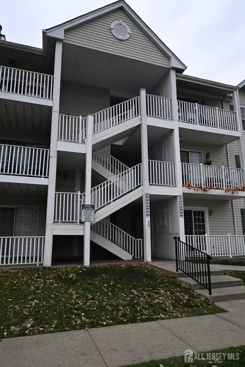 249 Kempsey Dr, North Brunswick, NJ 08902