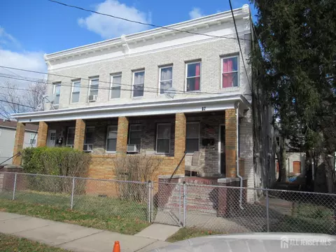 82 Pulaski Ave, Carteret, NJ 07008