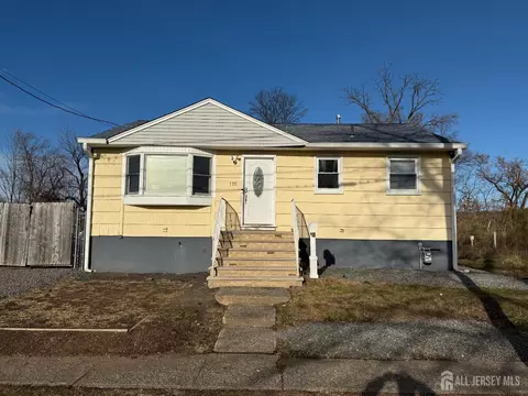 135 Crampton Ave, Woodbridge, NJ 07095