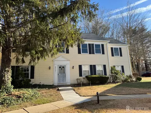 413 Oxford Ln #B, Monroe, NJ 08831