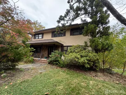845 Hoover Dr, North Brunswick, NJ 08902