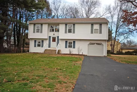 4 Linden Ln S, Plainsboro, NJ 08536