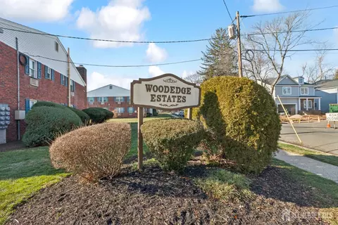 24 Woodedge Ave #A8, Edison, NJ 08817