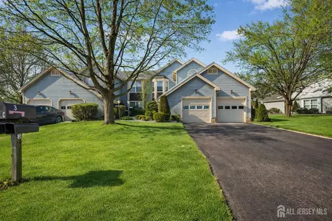 3 Spaulding Dr #A, Monroe, NJ 08831