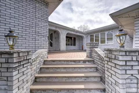 6 Keen Ln, Edison, NJ 08820