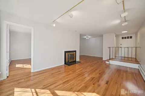 323 Gill Ln #11C, Iselin, NJ 08830