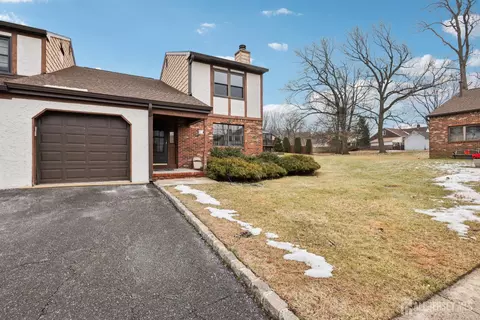 21 Wellington Ct, Sayreville, NJ 08872