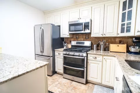 2402 Candlelight Ct, Helmetta, NJ 08828 photo 1