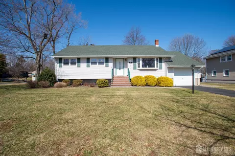 701 Sunbrite Ln, Piscataway, NJ 08854