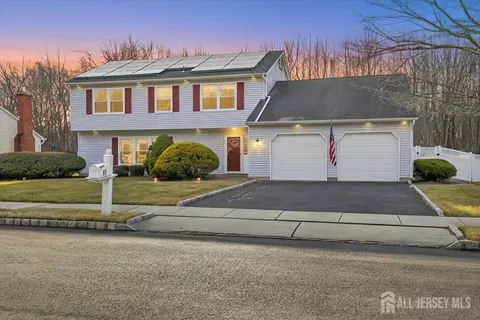 11 Millburn Ct, Old Bridge, NJ 08857