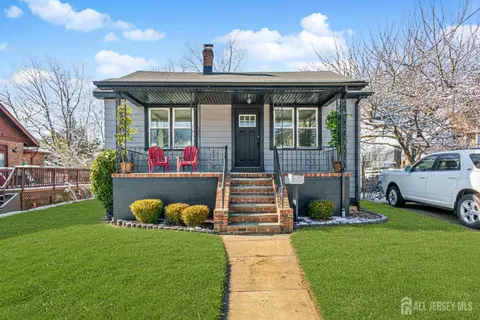 13 Outlook Ave, Sayreville, NJ 08872
