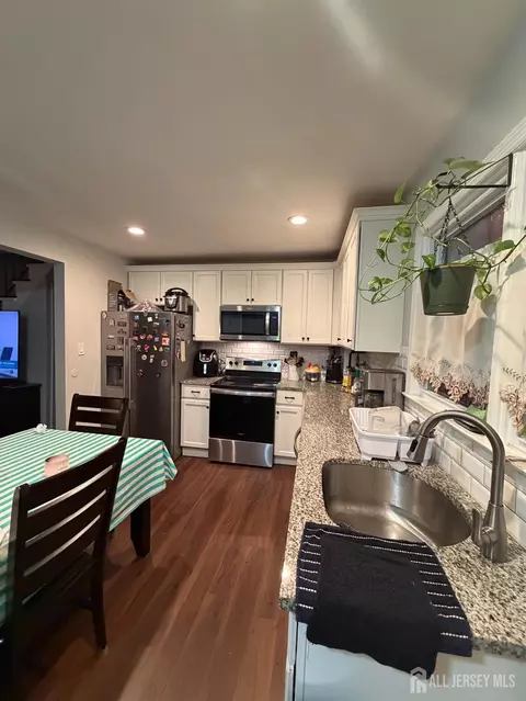 25 Simpson St, Hamilton, NJ 08619