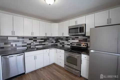 2 Avon Dr # -Z, East Windsor, NJ 08520