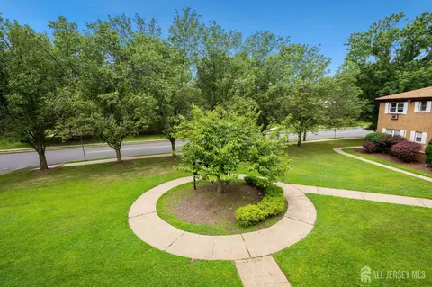 55 Gill Ln #54, Iselin, NJ 08830