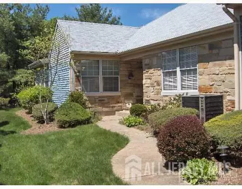25 Martin Van Buren Dr, Monroe, NJ 08831