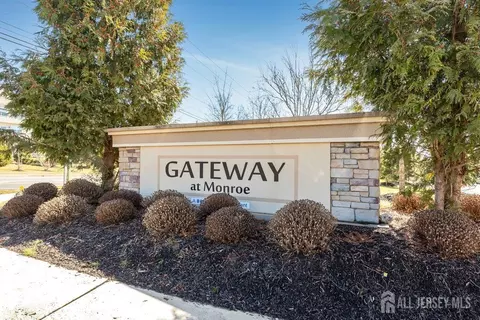 1302 Hights Farm Rd N, Monroe, NJ 08831