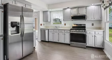 107 Lloyd Ct, East Brunswick, NJ 08816