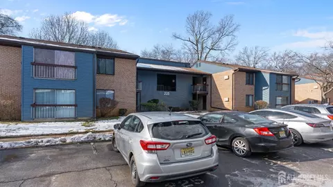 225 Medford Ct #G, Manalapan, NJ 07726