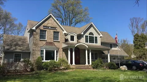 35 Warwick Rd, Colonia, NJ 07067