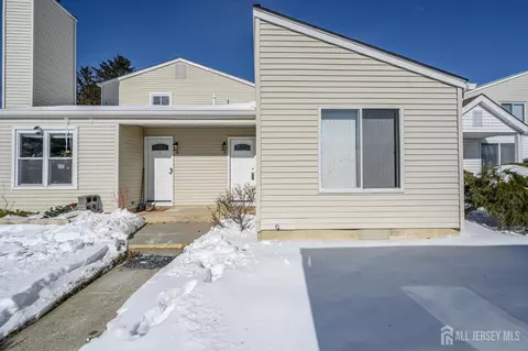 17 Inwood Ter, Freehold, NJ 07728