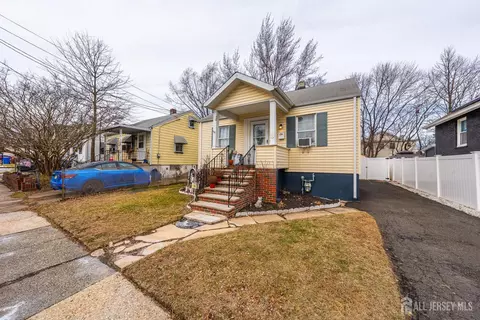 78 Spring St, Woodbridge, NJ 07095