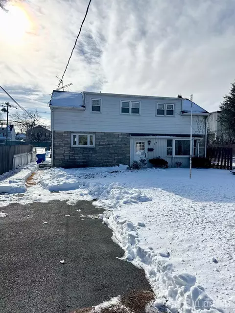 107 Zoar Pl, Middlesex, NJ 08846