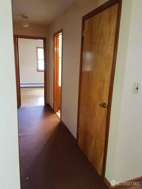 6 S Middlebush Rd, Somerset, NJ 08873