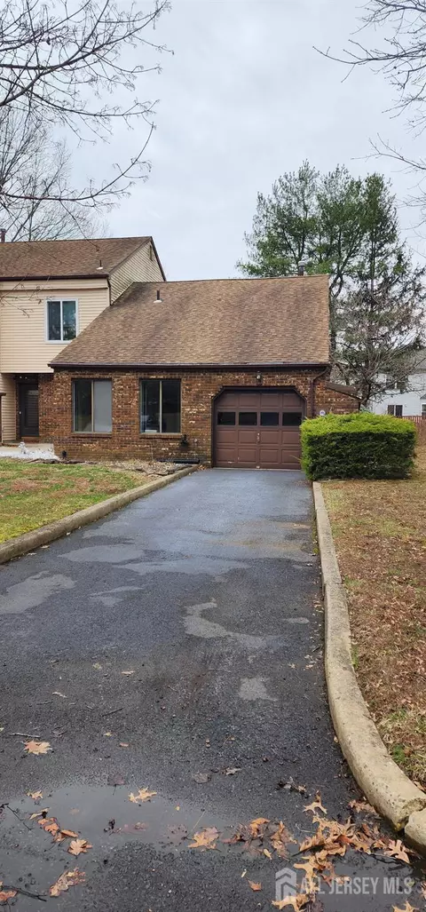 12 Coventry Ct, Matawan, NJ 07747