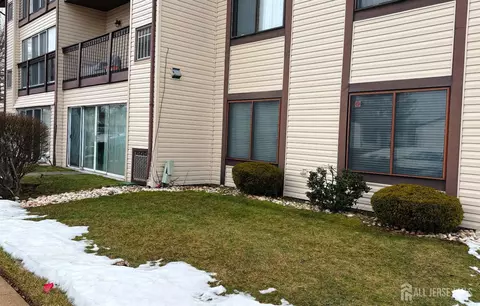 278 Crosse Dr #1C, Monroe, NJ 08831