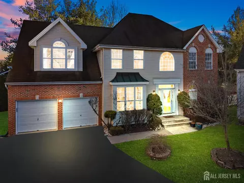 46 Pin Oak Dr, North Brunswick, NJ 08902